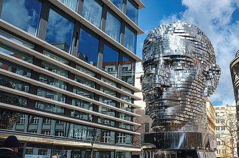 ஃபிரான்ஸ் காஃப்கா நினைவு நூற்றாண்டு: காஃப்காவின் சுழலும் தலை