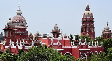 அரசு பள்ளிகளில் உள்ள சாதி பெயர்களை அகற்ற தமிழக அரசுக்கு உயர் நீதிமன்ற நீதிபதிகள் அறிவுறுத்தல்