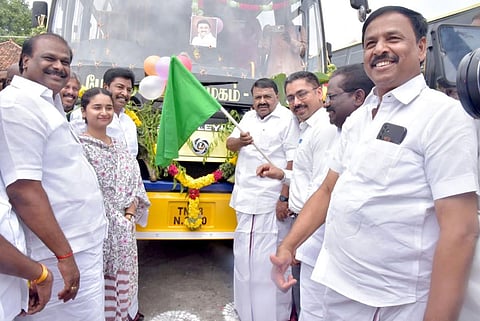 பரமக்குடியில் பிஎஸ்-6 பேருந்துகளை துவக்கி வைக்கும் நிகழ்ச்சி