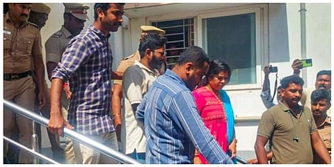 ஆத்தூர் அரசு மருத்துவமனையில் சிகிச்சை முடிந்து சவுக்கு சங்கரை போலீஸார் அழைத்து சென்றனர். 