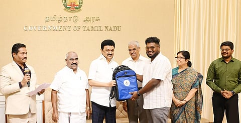 ‘வேர்களைத் தேடி’ திட்டத்தின்கீழ் 100 அயலக தமிழர்கள் ‘தமிழக சுற்றுப்பயணம்’ - முதல்வர் ஸ்டாலின் தொடங்கி வைத்தார்