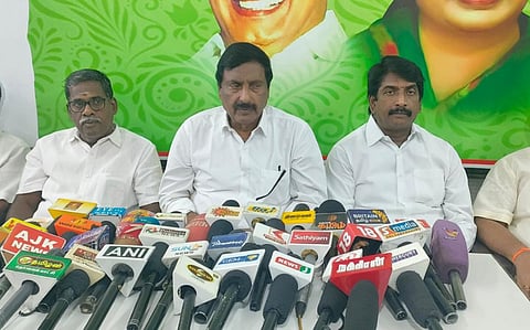 ''மாநில வளர்ச்சியில் தொலைநோக்கு சிந்தனை இல்லாத புதுச்சேரி பட்ஜெட்'' - அதிமுக விமர்சனம்