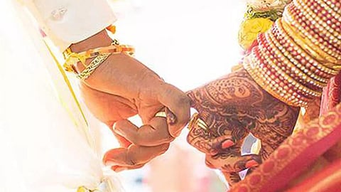 பிஹாரில் மனைவியை காதலனுக்கு திருமணம் செய்து வைத்த கணவர்