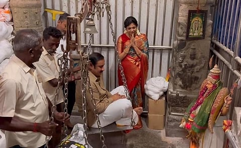 திருச்செந்தூர் அருள்மிகு சுப்பிரமணிய சுவாமி திருக்கோயிலில் பாமக தலைவர் அன்புமணி ராமதாஸ் இன்று துலாபாரத்தில் எடைக்கு எடை அரிசி வழங்கி வழிபட்டார். உடன் அவரது மனைவி சவுமியா அன்புமணி.