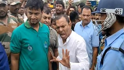 அகில் கிரி