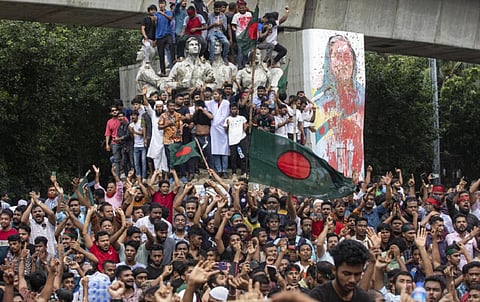 ஷேக் ஹசீனா ராஜினாமா, இடைக்கால அரசு அமைக்கும் ராணுவம் - வங்கதேசத்தில் அடுத்து..?