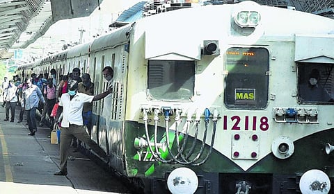 அரக்கோணம் யார்டில் பொறியியல் பணி: 8 மின்சார ரயில் சேவை மாற்றம்