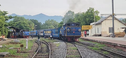 மண் சரிவால் 6 நாட்களாக தடைபட்ட மலை ரயில் சேவை மீண்டும் துவக்கம்: சுற்றுலா பயணிகள் மகிழ்ச்சி