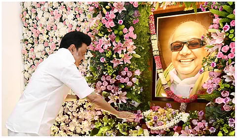 கருணாநிதி நினைவு தினம்: முதல்வர் ஸ்டாலின் தலைமையில் அமைதிப் பேரணி; நினைவிடத்தில் அஞ்சலி