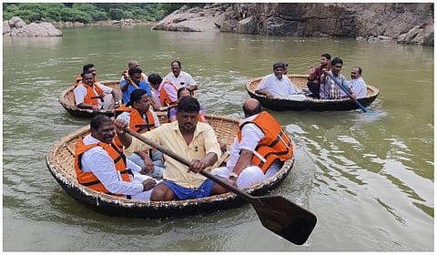 பரிசல் இயக்க  அனுமதி