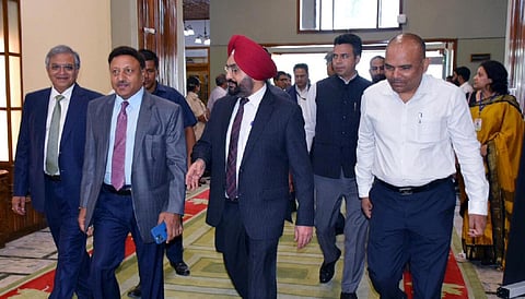 ஸ்ரீநகர் வந்த தலைமைத் தேர்தல் ஆணையர் உள்ளிட்ட குழுவினர்