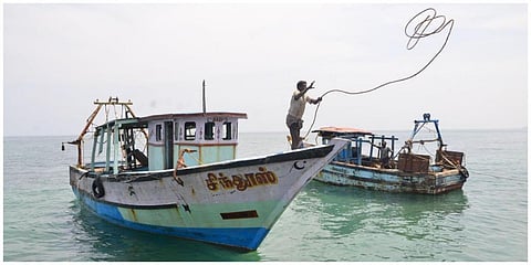 மீண்டும் மீண்டும்... தமிழக மீனவர்கள் 33 பேரை கைது செய்தது இலங்கை கடற்படை