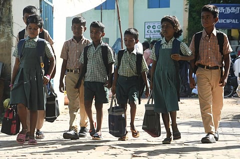 தமிழகத்தில் அனைத்து விதமான பள்ளிகளுக்கும் இன்று விடுமுறை: பணி சுமை கருதி வேலை நாட்கள் குறைப்பு