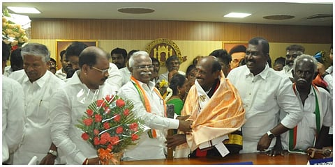 திருநெல்வேலி மாநகராட்சியின் 7-வது மேயராக திமுகவைச் சேர்ந்த கோ.ராமகிருஷ்ணன் பதவியேற்றுக் கொண்டார்.