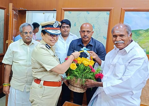 புதுச்சேரி புதிய டிஜிபி ஷாலினி சிங் பதவியேற்பு: ஆளுநர், முதல்வருடன் சந்திப்பு