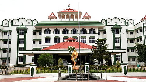 ஆசிரியர் நியமன அங்கீகார விண்ணப்பங்களை உரிய காரணமின்றி நிராகரிக்கும் அதிகாரிகள் மீது நடவடிக்கை: ஐகோர்ட்