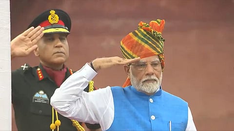 செங்கோட்டையில் பிரதமர் மோடி.