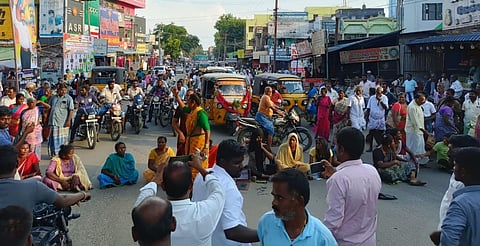 வீட்டுக்கு செல்லும் பாதை ஆக்கிரமிப்பு: சங்கராபுரத்தில் திருநங்கைகள் தீக்குளிக்க முயற்சி 