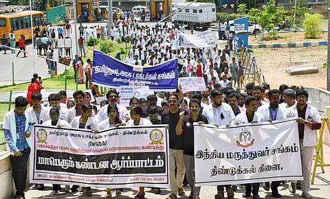 மருத்துவர்கள் போராட்டம் | படங்கள்: நா.தங்கரத்தினம்