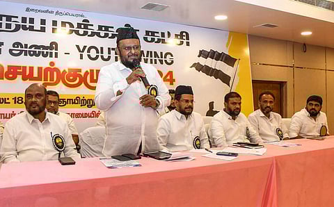 திருச்சியில் நடைபெற்ற மனிதநேய மக்கள் கட்சி இளைஞரணி மாநில செயற்குழுக் கூட்டத்தில் பேசுகிறார் மமக தலைவர் ஜவாஹிருல்லா.