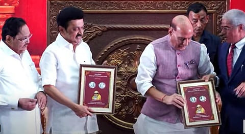 கருணாநிதி நினைவு நாணயத்தை வெளியிட்டார் மத்திய அமைச்சர் ராஜ்நாத் சிங்