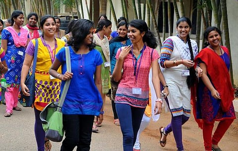 உயர் கல்வியில் உயர்ந்து நிற்கும் தமிழ்நாடு