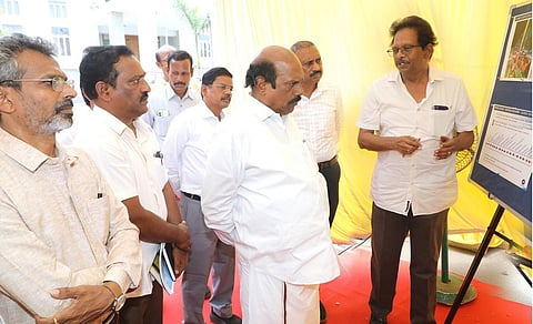 6 வழித்தட பணிகள் 2025 ஏப்ரலில் முடியும்: கிழக்கு கடற்கரை சாலையில் ஆய்வு செய்த அமைச்சர் வேலு தகவல்