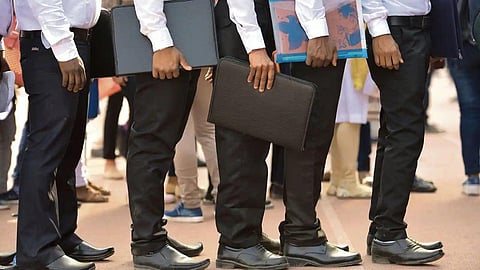 ரிலையன்ஸ், டைட்டன், ரேமண்ட்: ரீடெயில் பிரிவில் பறிபோன 52,000 வேலைவாய்ப்புகள்