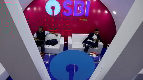 ஒப்புதல் இன்றி இன்டர்நெட் பேங்கிங் வசதி: வாடிக்கையாளர் இழந்த ரூ.63 லட்சத்தை தர எஸ்பிஐ வங்கிக்கு உத்தரவு