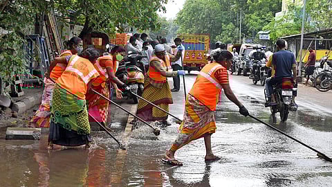தூய்மைப் பணியாளர்கள்