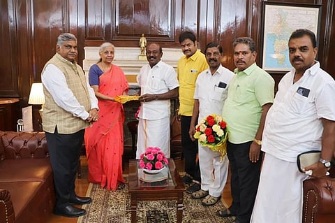 ஜிஎஸ்டி விலக்கு கோரி நிர்மலா சீதாராமனிடம் விக்கிரமராஜா மனு