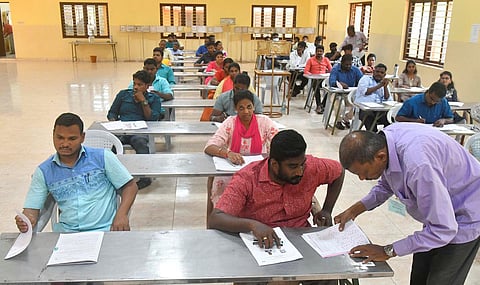 புதுவை பி, சி பிரிவு பணிகளில் 3 ஆண்டுகள் வயது வரம்பு உயர்வு வழங்க ராமதாஸ் வலியுறுத்தல்