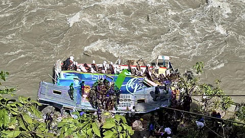 நேபாளத்தில் ஆற்றில் பேருந்து கவிழ்ந்து விபத்து: உயிரிழந்த 24 இந்தியர்களின் உடல்களை சிறப்பு விமானத்தில் கொண்டுவர ஏற்பாடு