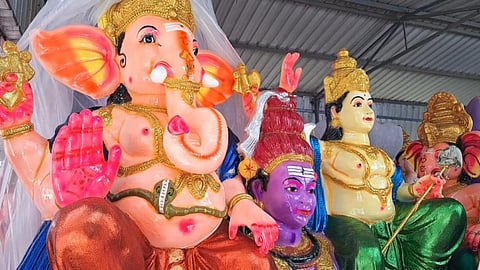 ரூ.50,000 வரை விலை - புதுச்சேரியில் ரசாயன கலப்பின்றி விதவிதமாக தயாராகும் விநாயகர் சிலைகள்!