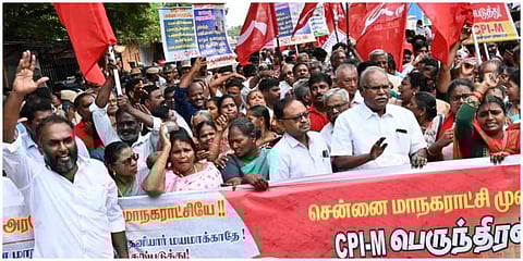சென்னை மாநாகராட்சி பணிகளை தனியார்மயமாக்குவதைக் கண்டித்து நடந்த ஆர்ப்பாட்டத்தில் மார்க்சிஸ்ட் கம்யூனிஸ்ட் கட்சியின் மாநில செயலாளர் ஆர்.பாலகிருஷ்ணன் உள்ளிட்டோர் கலந்துகொண்டனர்