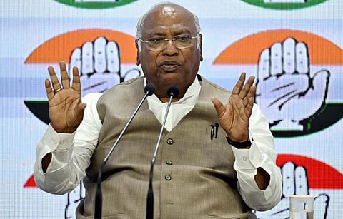 பெண்கள் பாதுகாப்பு: சரிமாரியாக கேள்விகளை அடுக்கி மோடி அரசு மீது கார்கே சாடல்