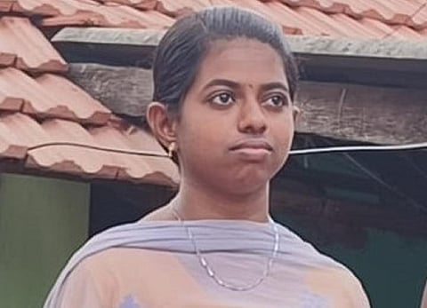 மாணவி சுவேதா