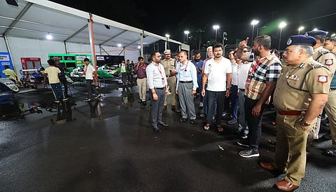 சென்னையில் நடைபெறவுள்ள ஃபார்முலா 4  போட்டிக்கான இறுதி கட்ட முன்னேற்பாடு பணிகளை விளையாட்டு மேம்பாட்டுத் துறை அமைச்சர் உதயநிதி நேரில் பார்வையிட்டார்.