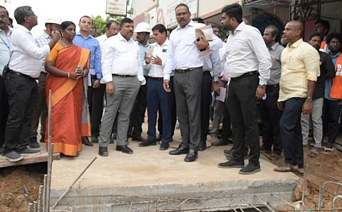 வட சென்னையில் மழைநீர் வடிகால் பணிகளை ஒரு மாதத்துக்குள் முடிக்க அறிவுறுத்தல்