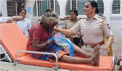 மூதாட்டி