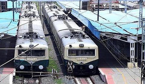 திருமணத்திற்கு பெற்றோர் எதிர்ப்பு: சென்னைக்கு வேலை தேடி வந்த கேரள காதல் ஜோடி ரயில் மோதி பலி