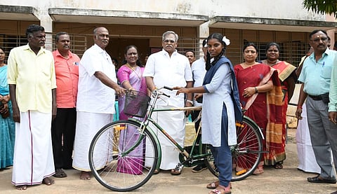 ‘ஆல் பாஸ் எடுத்தால்...’ - புதுச்சேரி அரசுப் பள்ளிக்கு திடீர் பரிசுத் திட்டம் அறிவித்த பேரவைத் தலைவர்