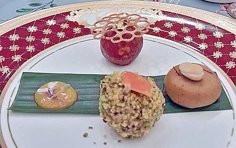 புருனே சுல்தான் வீட்டில் மோடிக்கு விருந்து