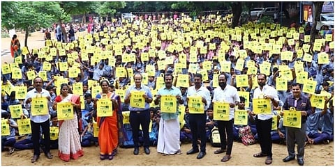 திருவான்மியூரில் உள்ள மாநகராட்சி  மேல்நிலைப் பள்ளியில் சென்னை மாநகராட்சி சார்பில் 1000 மாணவ மாணவிகளுக்கு மஞ்சப்பைகள் வழங்கப்பட்டன.   