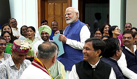 நல்லாசிரியர் விருதுபெற்ற ஆசிரியர்களுடன் கலந்துரையாடும் பிரதமர் மோடி