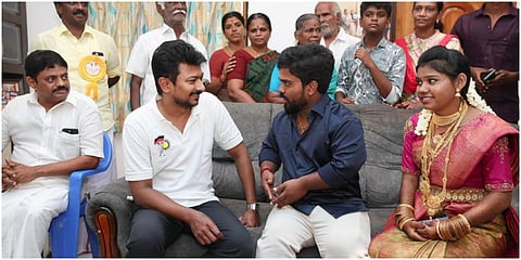 மதுரையில் பாரா தடகள வீரர் மனோஜ் மற்றும் அவரது மனைவிக்கு அமைச்சர் உதயநிதி நேரில் சென்று வாழ்த்து தெரிவித்தார்.