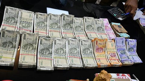 டெல்லியில் அரசு பொறியாளர் வீட்டில் ரூ.2.39 கோடி பறிமுதல்