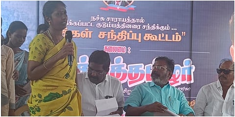 கள்ளக்குறிச்சியில் கள்ளச் சாராயம் அருந்தி பாதிக்கப்பட்ட குடும்பத்தைச் சேர்ந்த பெண்ணிடம் தற்போதைய வாழ்க்கைத் தரம் குறித்து விசிக தலைவர் திருமாவளவன் கேட்டறிந்தார்