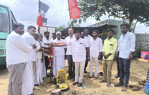 “திமுகவினர் வன்முறையில் ஈடுபட முயற்சி; அறவழியில் புதிய திட்டப் பணிகளுக்கு பூமி பூஜை” - கே.பி.முனுசாமி