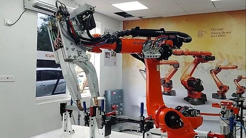 சென்னை இன்ஸ்டிட்யூட் ஆஃப் டெக்னாலஜி கல்லூரியில் ரோபோடிக்ஸ் நவீன கற்றல் மையம் தொடக்கம்